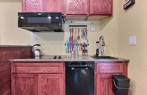 Sturgis Apartamento | Sturgis Neighborhood-Large Bedrooms-Patio-Views