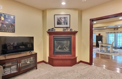 Sturgis Apartamento | Sturgis Neighborhood-Large Bedrooms-Patio-Views