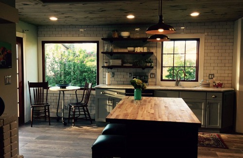 Spearfish Casa | The Haught House en Downtown Spearfish - Cocina recientemente renovada