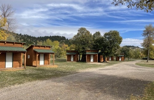 Sturgis Cabina | Sturgis SD. Camping Cabin with 2 Full Size Futons in Beautiful Blackhills
