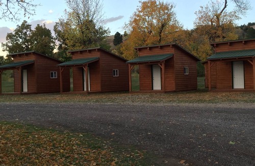 Sturgis Cabina | Sturgis SD. Camping Cabin with 2 Full Size Futons in Beautiful Blackhills