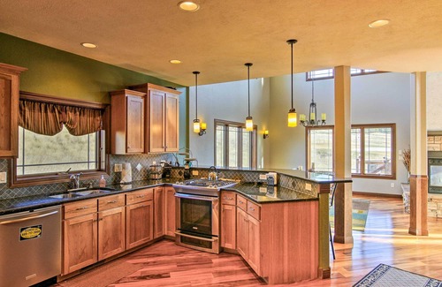 Sturgis Casa | Gran 5BR Deadwood Area Home w / Bañera de hidromasaje y sala de juegos