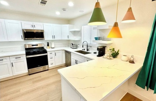 Paradise Casa | Style chic Vegas airport strip 5 mils 6 mils strip 4bd +home theater