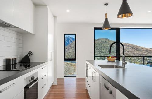 Frankton Casa | Style & Tranquillity - 4 Bedroom House