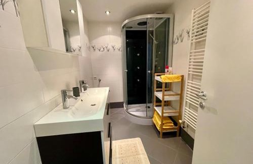 Jakomini Apartamento | Stylische Wohnung nähe Stadthalle mit Balkon
