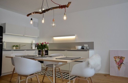 Waggershausen Apartamento | Stylisches Ferienappartement mit Blick ins Grün: Terrasse und Wiese
