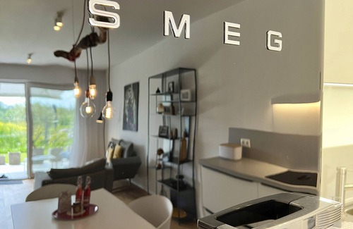 Waggershausen Apartamento | Stylisches Ferienappartement mit Blick ins Grün: Terrasse und Wiese
