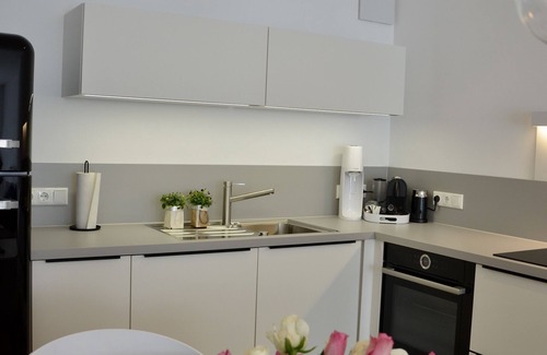 Waggershausen Apartamento | Stylisches Ferienappartement mit Blick ins Grün: Terrasse und Wiese