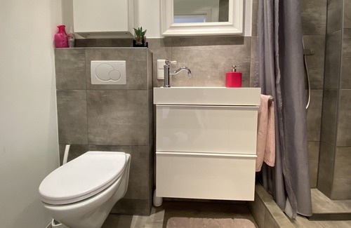 Weibern Apartamento | Stylisches Zimmer mit Ensuite Bad
