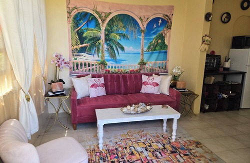 Quebrada Fajardo Apartamento | Stylish 1 bedroom apartment with fully stocked kitchen and large bathroom.