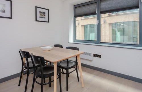 The City of London Casa | Stylish 1 Bedroom Apartment in Holborn in a Great Location