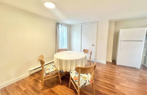 Mechanicsville Casa | Stylish 1-Bedroom Duplex home with Air Conditioning in Desirable Danville