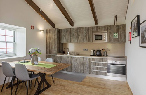 Calheta Casa | Stylish 1 Bedroom Stone House On Ocean Front - São Jorge, Azores (Bela Lua)