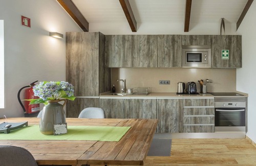 Calheta Casa | Stylish 1 Bedroom Stone House On Ocean Front - São Jorge, Azores (Bela Lua)