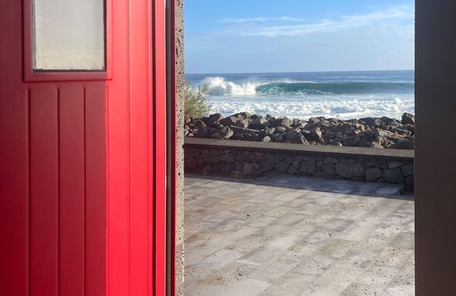 Calheta Casa | Stylish 1 Bedroom Stone House On Ocean Front - São Jorge, Azores (Bela Lua)
