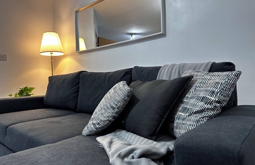 Birmingham City Centre Apartamento | Stylish 1-BR Apartment: Perfect for 4