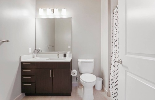 McLean Apartamento | Stylish 1BD | Walk to Metro | McLean Gem | Modern Comforts | Perfect Location | Your Ideal Retreat!