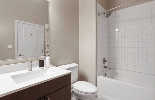 McLean Apartamento | Stylish 1BD | Walk to Metro | McLean Gem | Modern Comforts | Perfect Location | Your Ideal Retreat!