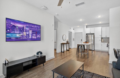Arlington Apartamento | Stylish 1BR Apt/King Bed/ Pool/Close to Beach