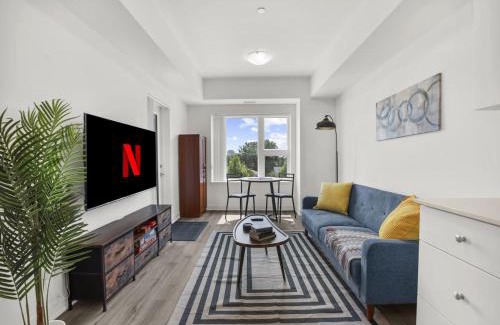 Rosemount Casa | Stylish 1BR Condo in Prime Location with Parking and Wi Fi