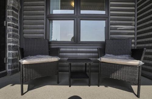 Rosemount Casa | Stylish 1BR Condo in Prime Location with Parking and Wi Fi
