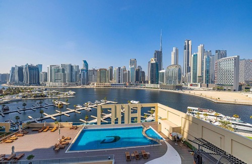 Business Bay Apartamento | Elegante 1 dormitorio - cama extra con vista al Burj Khalifa