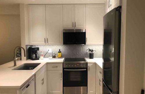 Whistler Creekside Condominio | Stylish 1BR-King:Sleeps 6 Comfortably,Hot Tub, Pool & Near Everything-!