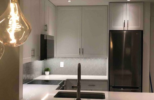 Whistler Creekside Condominio | Stylish 1BR-King:Sleeps 6 Comfortably,Hot Tub, Pool & Near Everything-!