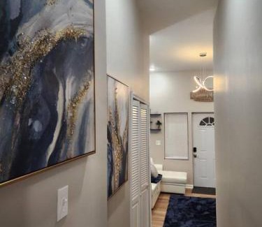 Midtown Apartamento | Stylish 1BR Near Heart of Town