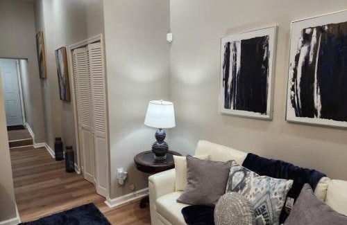 Midtown Apartamento | Stylish 1BR Near Heart of Town