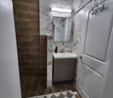 Midtown Apartamento | Stylish 1BR Near Heart of Town