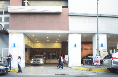 Barangay 670 Apartamento | Stylish 1BR Near US Embassy & Luneta with Pool & Gym