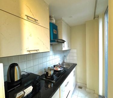 Bahria Town Apartamento | Stylish 1BR Retreat with Pool Table