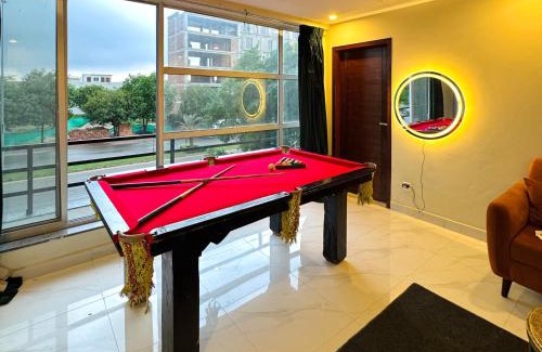 Bahria Town Apartamento | Stylish 1BR Retreat with Pool Table