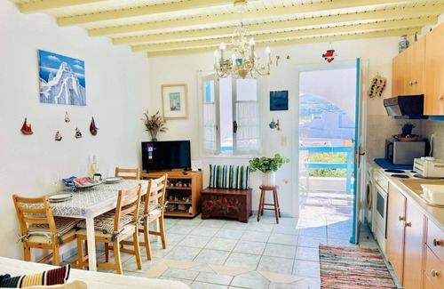 Ornos Apartamento | Stylish 2 Bd Escape Apt with Patio at Ornos Beach