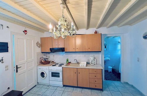 Ornos Apartamento | Stylish 2 Bd Escape Apt with Patio at Ornos Beach