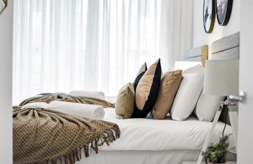 Springfield Apartamento | Stylish 2-BD for Trendy Urban Travelers - Sleeps 5