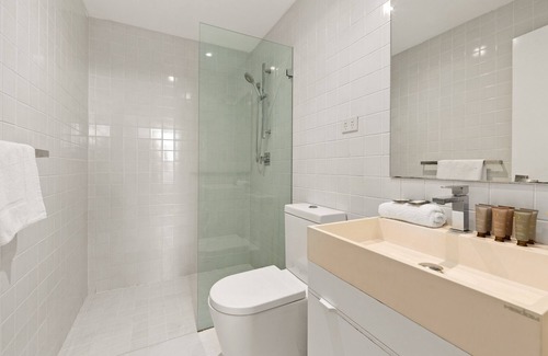 Lane Cove North Apartamento | Stylish 2-Bed, 2-Bath with Parking in Lane Cove