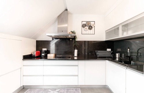 South Bonnevoie Apartamento | Mod Bonnevoie Apt Easy Access to Gare Central ID60