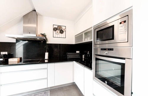 South Bonnevoie Apartamento | Mod Bonnevoie Apt Easy Access to Gare Central ID60