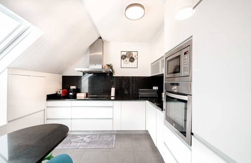 South Bonnevoie Apartamento | Mod Bonnevoie Apt Easy Access to Gare Central ID60