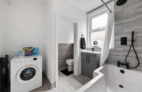 Lea Bridge Apartamento | Stylish 2-Bed Apartment with Private Garden