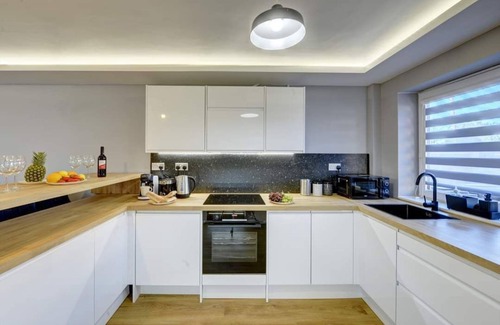 Rugby Casa | Stylish 2 bed house with parking in rugby