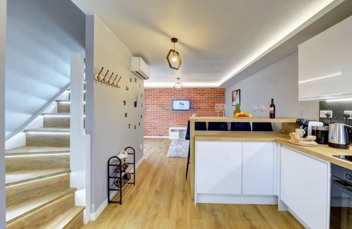 Rugby Casa | Stylish 2 bed house with parking in rugby