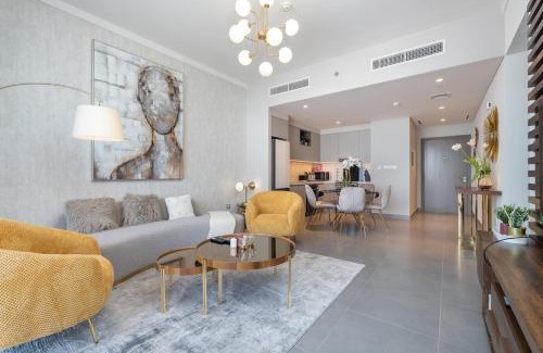 Dubai Apartamento | Stylish 2-Bed Oasis with Pool in Peaceful Creek Harbour