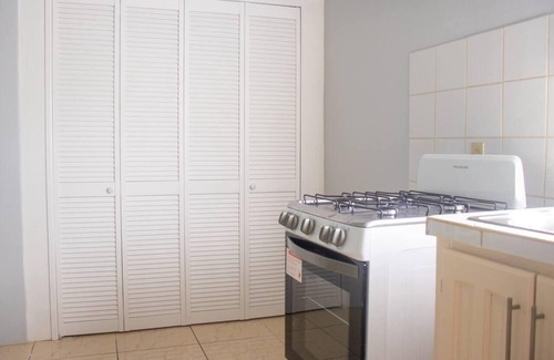 Saint John Parish Apartamento | Apt 2 Stylish 2 bed cosy and comfortable