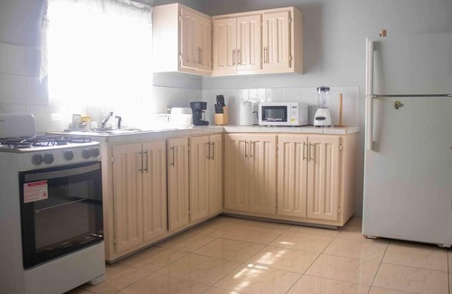 Saint John Parish Apartamento | Apt 2 Stylish 2 bed cosy and comfortable