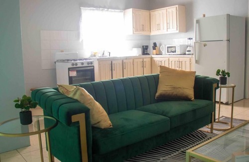 Saint John Parish Apartamento | Apt 2 Stylish 2 bed cosy and comfortable