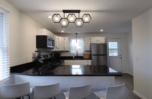 Providence Apartamento | Stylish 2 Bedroom Apartment, Close to Everything!