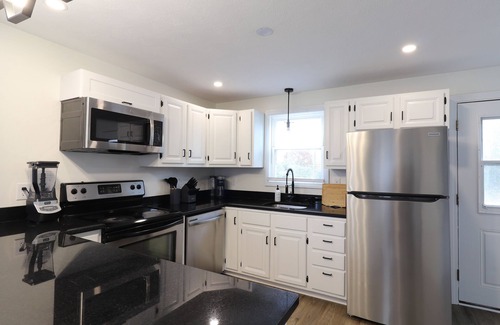 Providence Apartamento | Stylish 2 Bedroom Apartment, Close to Everything!